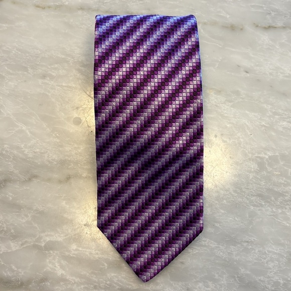 Dolce and Gabbana silk tie - Picture 2 of 5